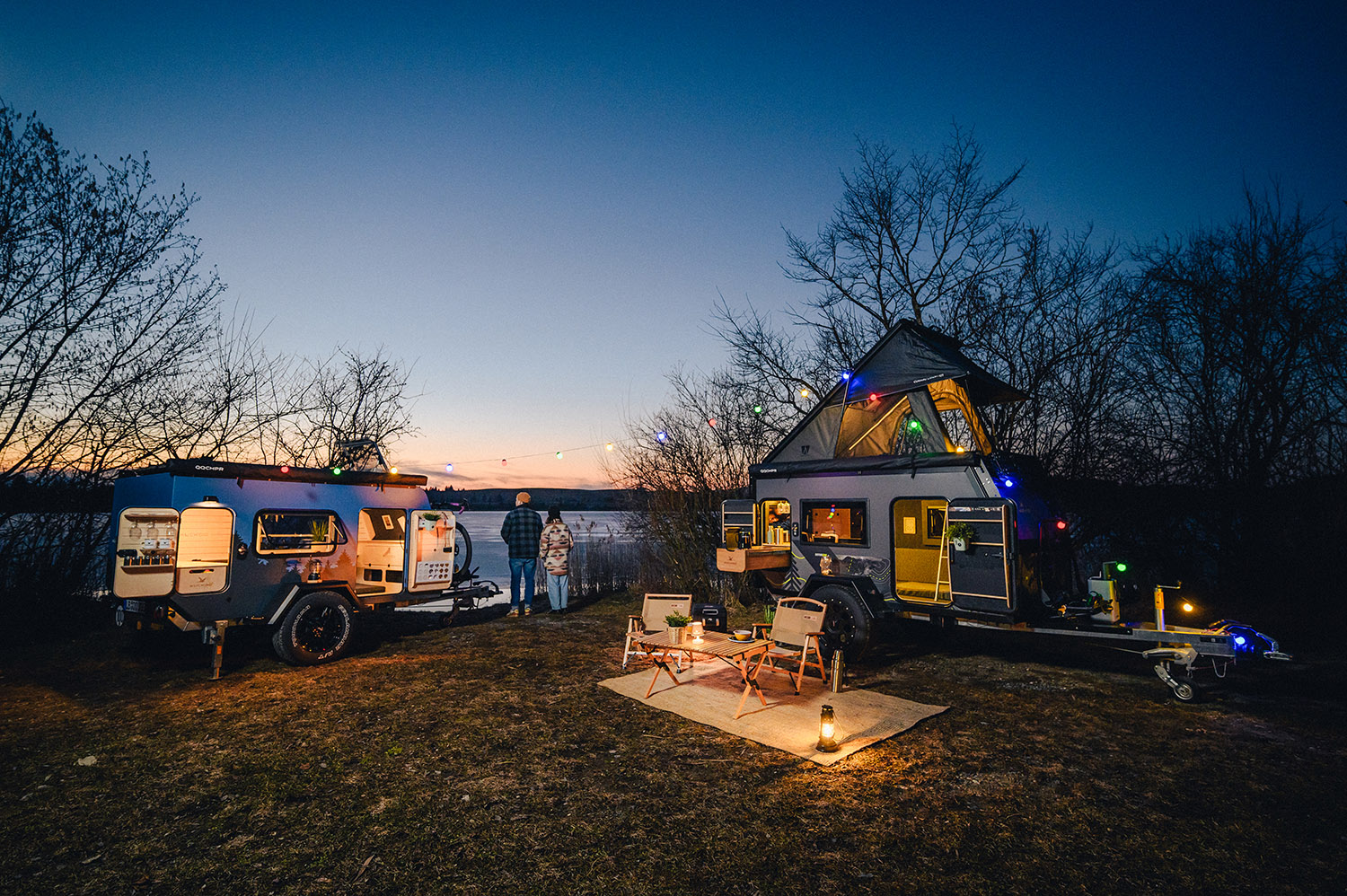 Retro Camping Trailer im Wald